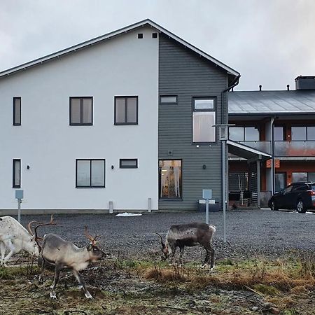 Hotel Lost In Yllaes Äkäslompolo 外观 照片